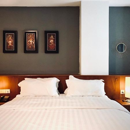 Point Boutique Hotel Phnom Pen Exterior foto